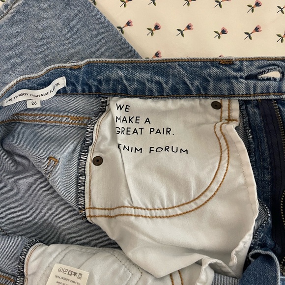 Aritzia Denim Forum The Twiggy High Rise Flare 28L - Picture 6 of 10